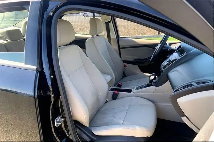 $8995 : Ford Focus 2018 SE 4dr Sedan image 7