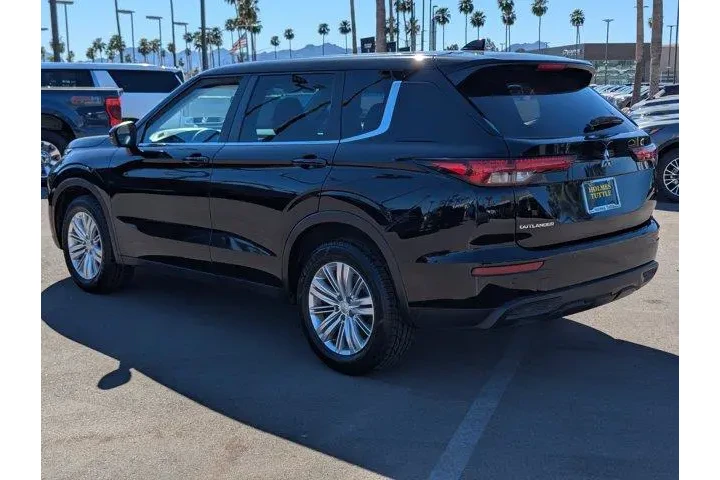 $20999 : Mitsubishi Outlander 2023 ES image 4