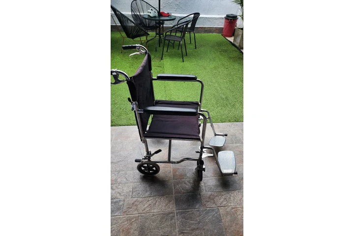 $180000 : vendo silla de ruedas image 1