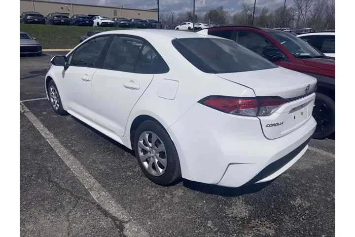 $18477 : Toyota Corolla 2021 LE 4dr S image 2