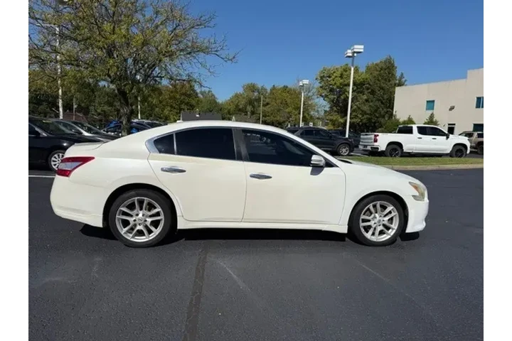 $5996 : Nissan Maxima 2010 3.5 SV 4d image 6