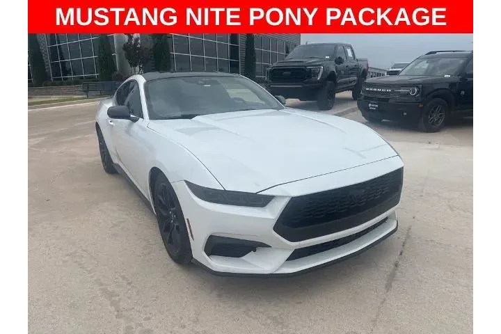 $30595 : Ford Mustang 2025 EcoBoost 2 image 8
