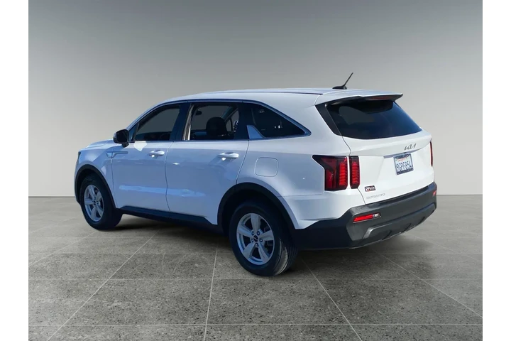 $29490 : Kia Sorento 2023 LX 4dr SUV image 3
