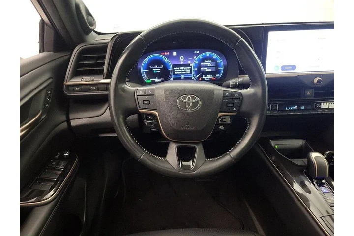 $38998 : Toyota Crown 2024 AWD Limite image 10