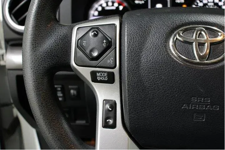 $23689 : Toyota Tundra 2018 4x4 SR5 4 image 9