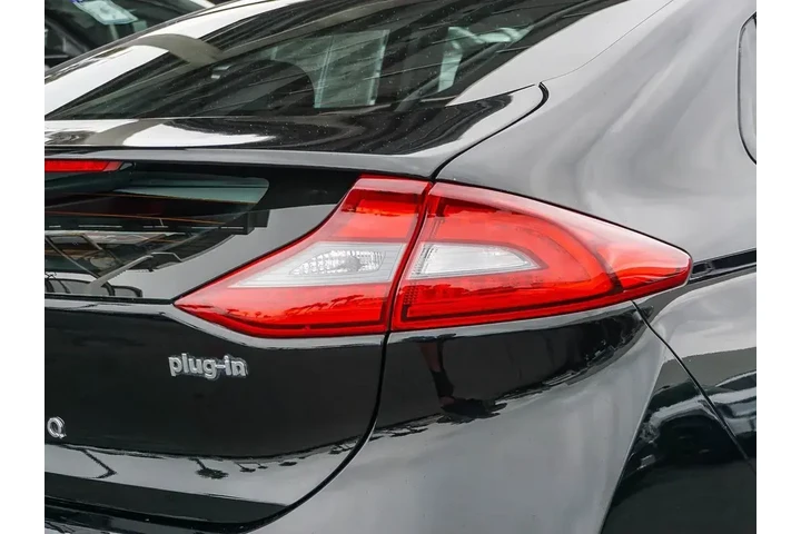 $13991 : Hyundai IONIQ Plug-in Hybrid image 9