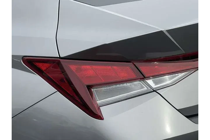 $17999 : Hyundai ELANTRA 2023 SEL 4dr image 9