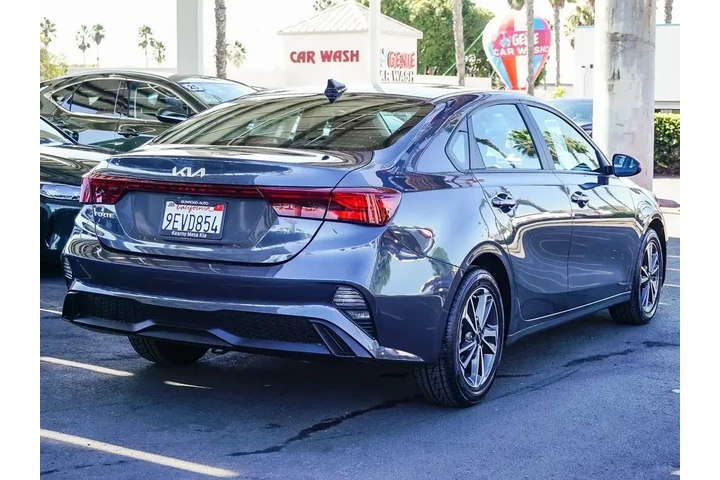 $17991 : Kia Forte 2023 LXS 4dr Sedan image 8