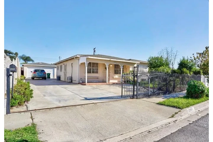 $2490 : 3 Bed 2 Bath In W Pico Blvd LA image 1
