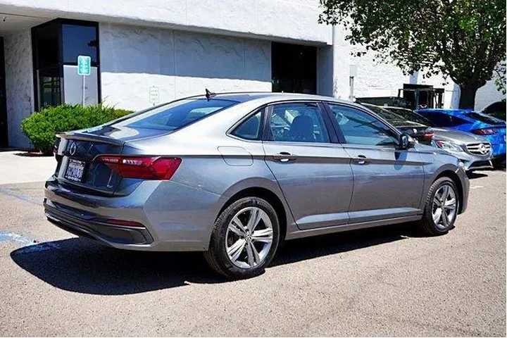 $18998 : Volkswagen Jetta 2024 SE 4dr image 8