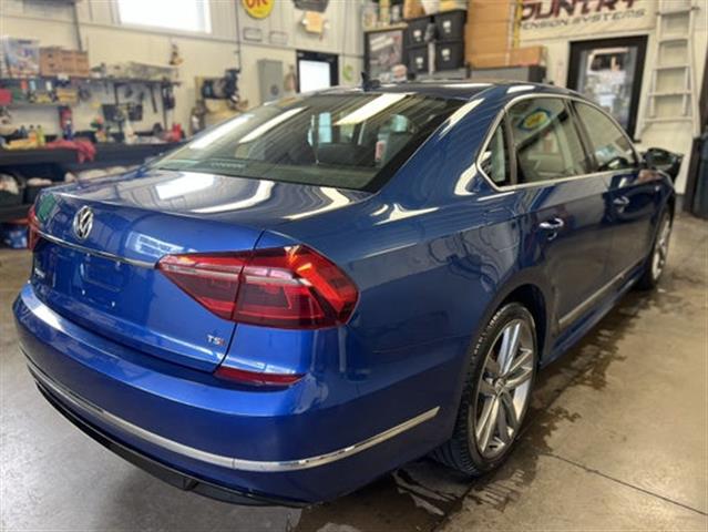 $14900 : 2017 Passat R-Line w/Comfort image 6