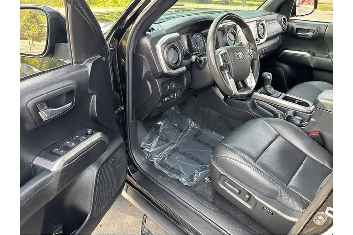 $37987 : Gold Certified2022 Tacoma 4WD image 2
