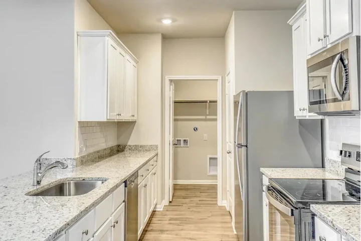 $1205 : Casa en renta de 3 recámaras image 7