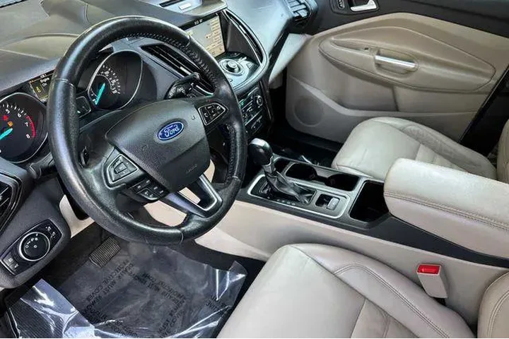 $12552 : Ford Escape 2017 Titanium 4d image 4