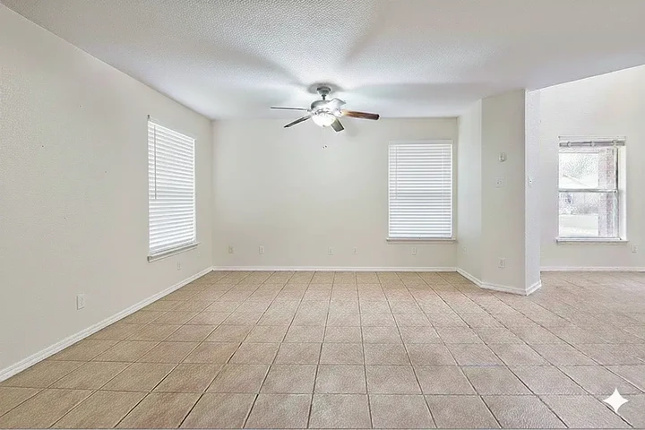 $1250 : 3 Bedroom Renta - Listo image 7