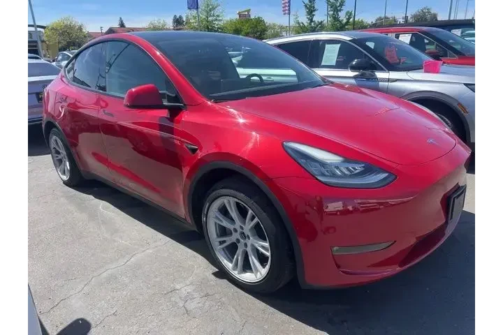 $34988 : Tesla Model Y 2022 AWD Long image 4
