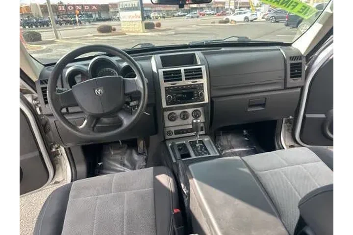 2008 Nitro SXT image 7