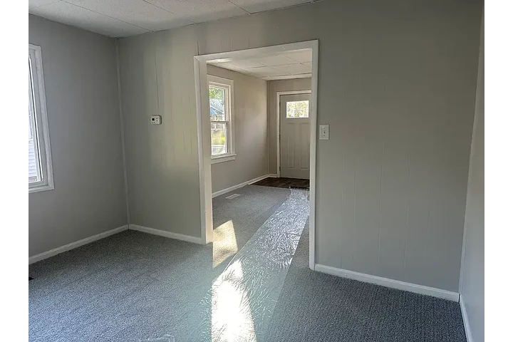 $1000 : SINGLE FAMILY HOUSE image 3