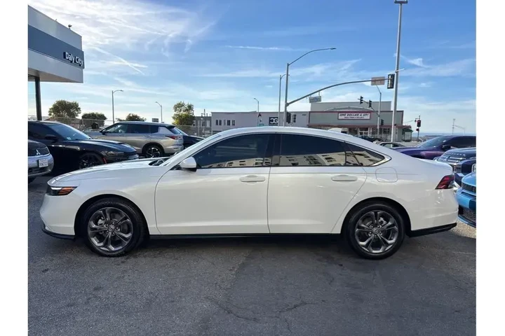 $25388 : Honda Accord 2023 EX 4dr Sed image 3