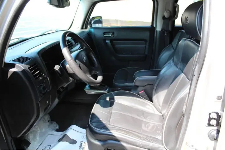2007 HUMMER H3 Luxury image 8