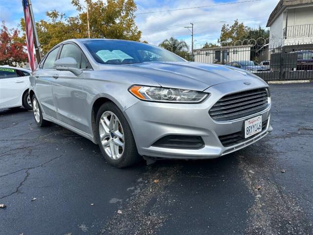 2015 Fusion SE image 4