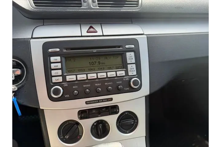 $3766 : Volkswagen Passat 2009 Komfo image 9