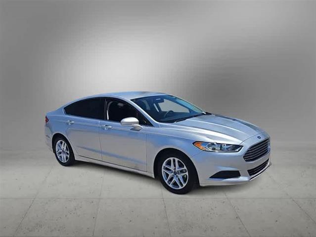 $12990 : Pre-Owned 2016 Ford Fusion SE image 2