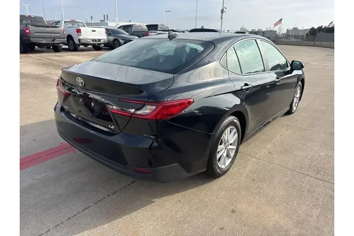 $26597 : Toyota Camry 2025 SE 4dr Sed image 4