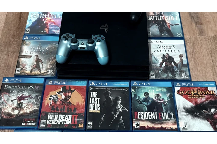 $240 : PlayStation 4 image 2