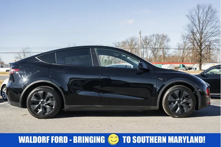 $39995 : Tesla Model Y 2025 AWD Long image 3
