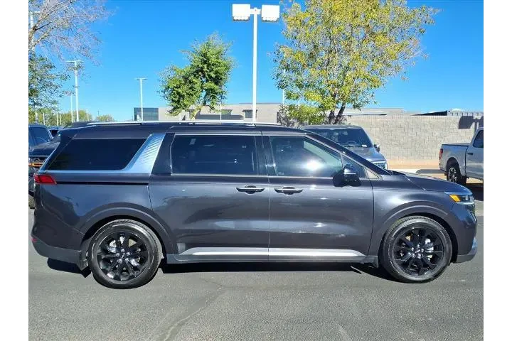 $31236 : Kia Carnival 2022 SX Prestig image 4