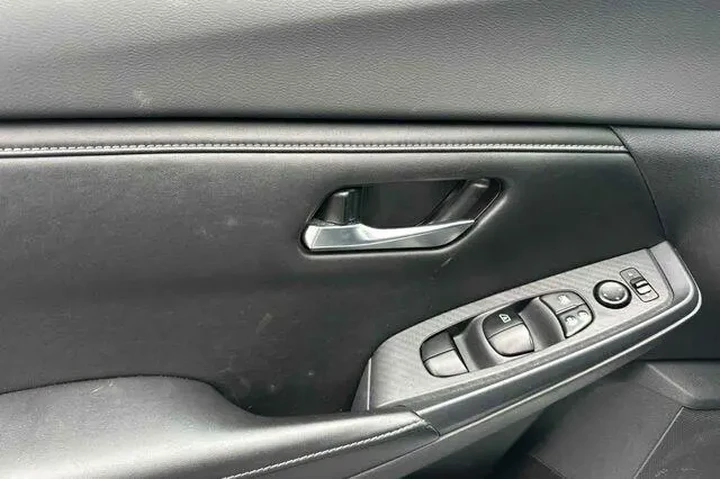 $15224 : Nissan Sentra 2021 SV 4dr Se image 10