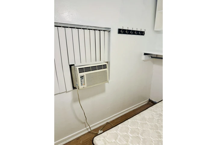 $700 : Se Renta Cuarto image 1