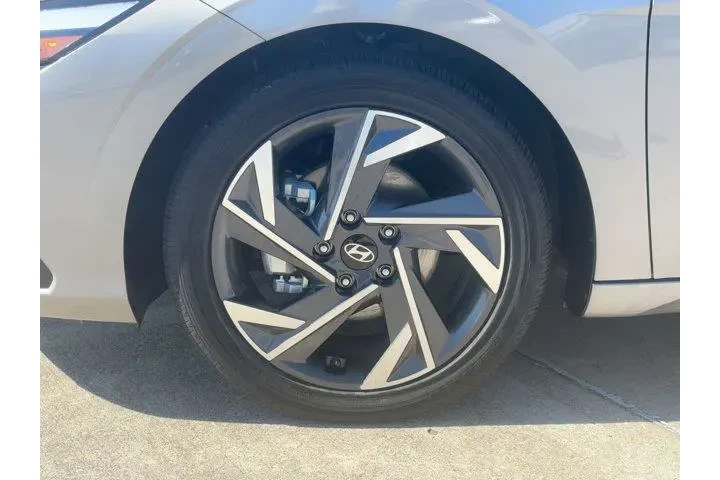$20699 : Hyundai ELANTRA 2025 SEL Con image 10