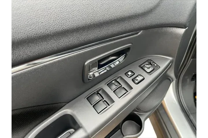 $21998 : Mitsubishi Outlander Sport 2 image 10