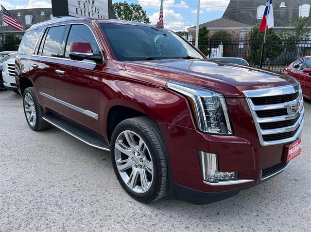 2017 Escalade 2WD 4dr Luxury image 3