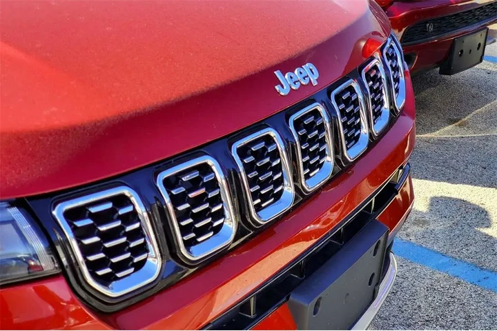 $25991 : Jeep Compass 2025 4x4 Limite image 4