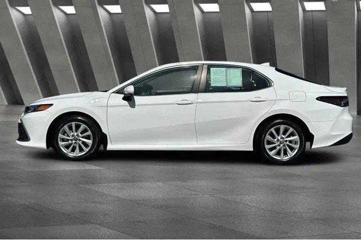 $26500 : Toyota Camry 2023 LE 4dr Sed image 3