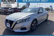 2022 Altima 2.5 SV thumbnail