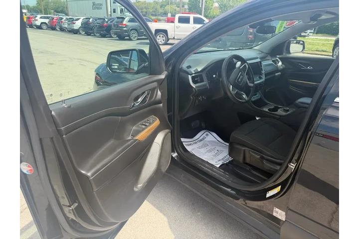 2021 GMC Acadia AWD 4dr SLE image 8