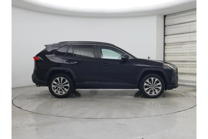 $27998 : Toyota RAV4 2021 XLE Premium image 7