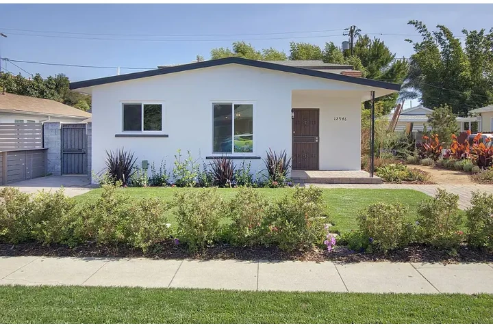 $2365 : 3 bedroom home in Los Angeles image 2