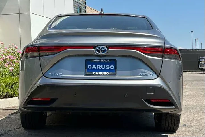 $11575 : Toyota Mirai 2021 XLE 4dr Se image 4