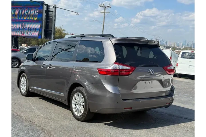 $17995 : 2017 Sienna XLE 8-Passenger image 8