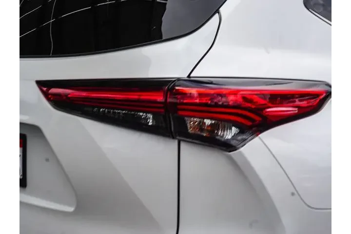 $39581 : Toyota Highlander 2023 AWD L image 8