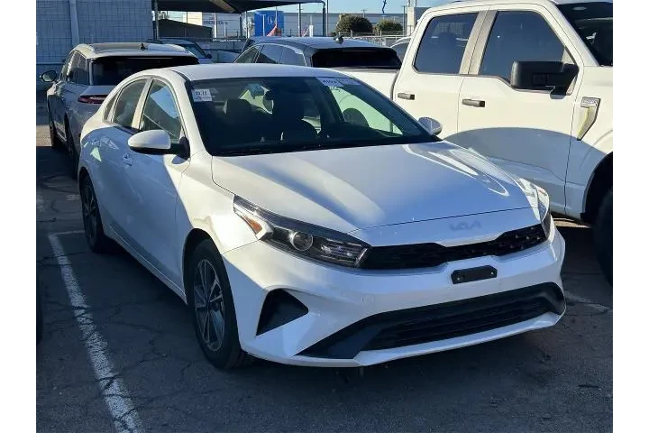 $14653 : Kia Forte 2024 LXS 4dr Sedan image 3