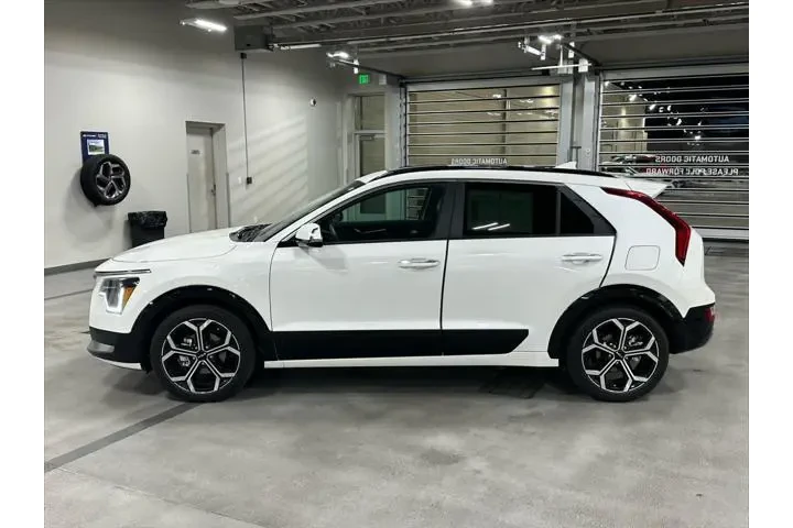 $27700 : Kia Niro 2025 SX Touring 4dr image 2