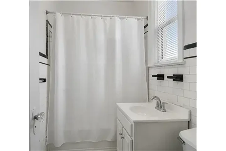 $3500 : Rental property with 3 bedro image 3