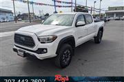 $32995 : 2018 Tacoma SR5 V6 4WD Truck thumbnail