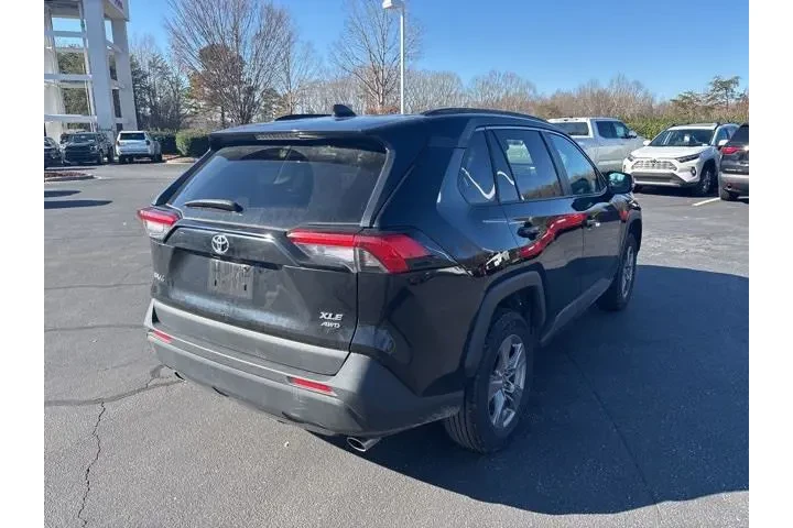 $29636 : Toyota RAV4 2024 AWD XLE 4dr image 5